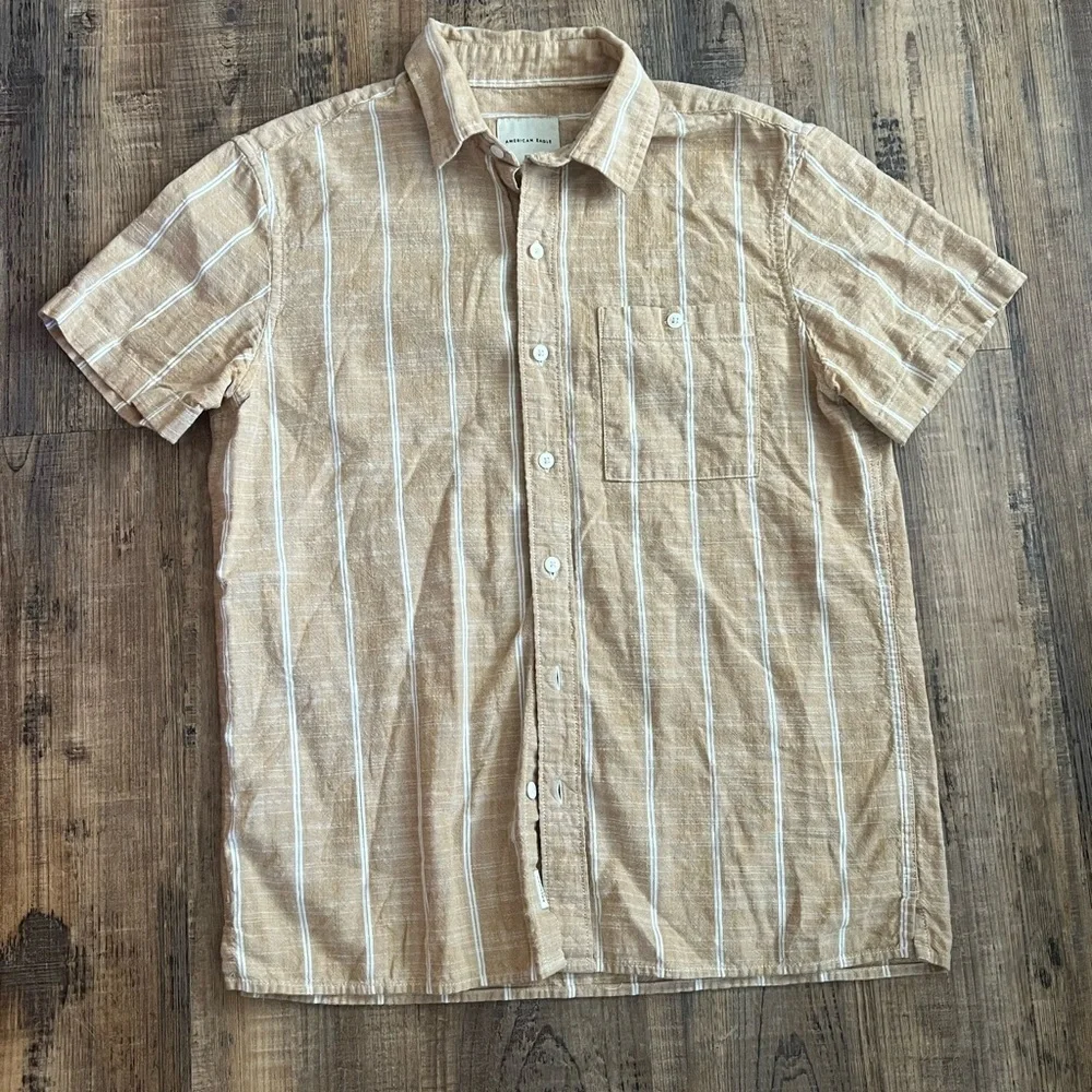 American Eagle Outfitters Tan and White Casual Button Down Shirt